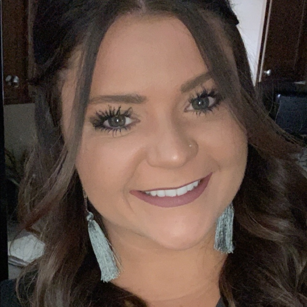 Meet your Posher, Katelyn